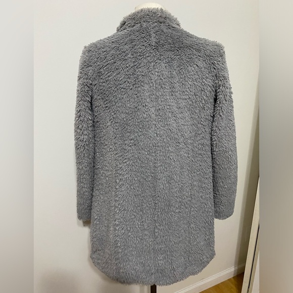 Kenneth Cole Shaggy Soft Faux Fur Snap Button Silver Long Fuzzy Coat Size XS - Picture 2 of 7